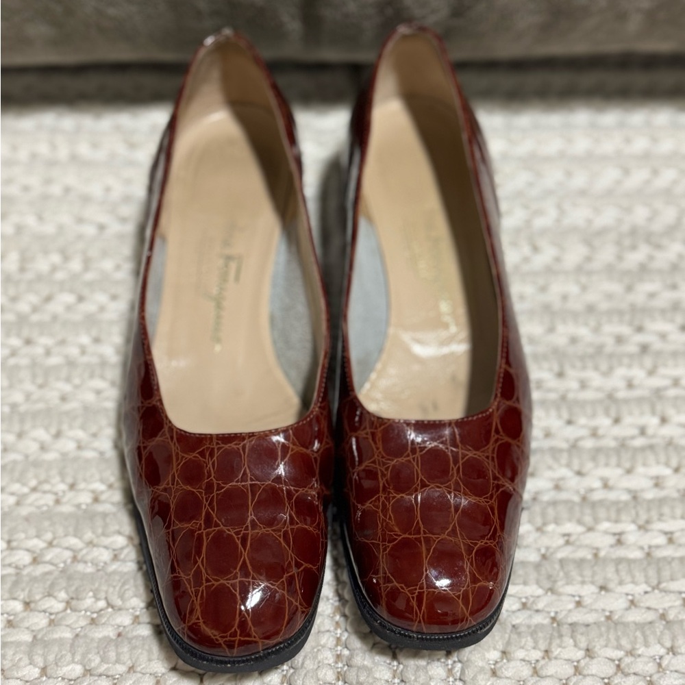 Vintage Boutique Salvatore Ferragamo Brown Croc-Embossed Leather Pumps Low Heel